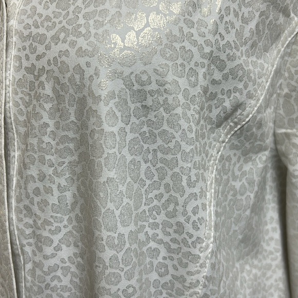 Zenergy by Chico’s Size 3 White and Silver Gray jacket with pockets - Picture 5 of 13